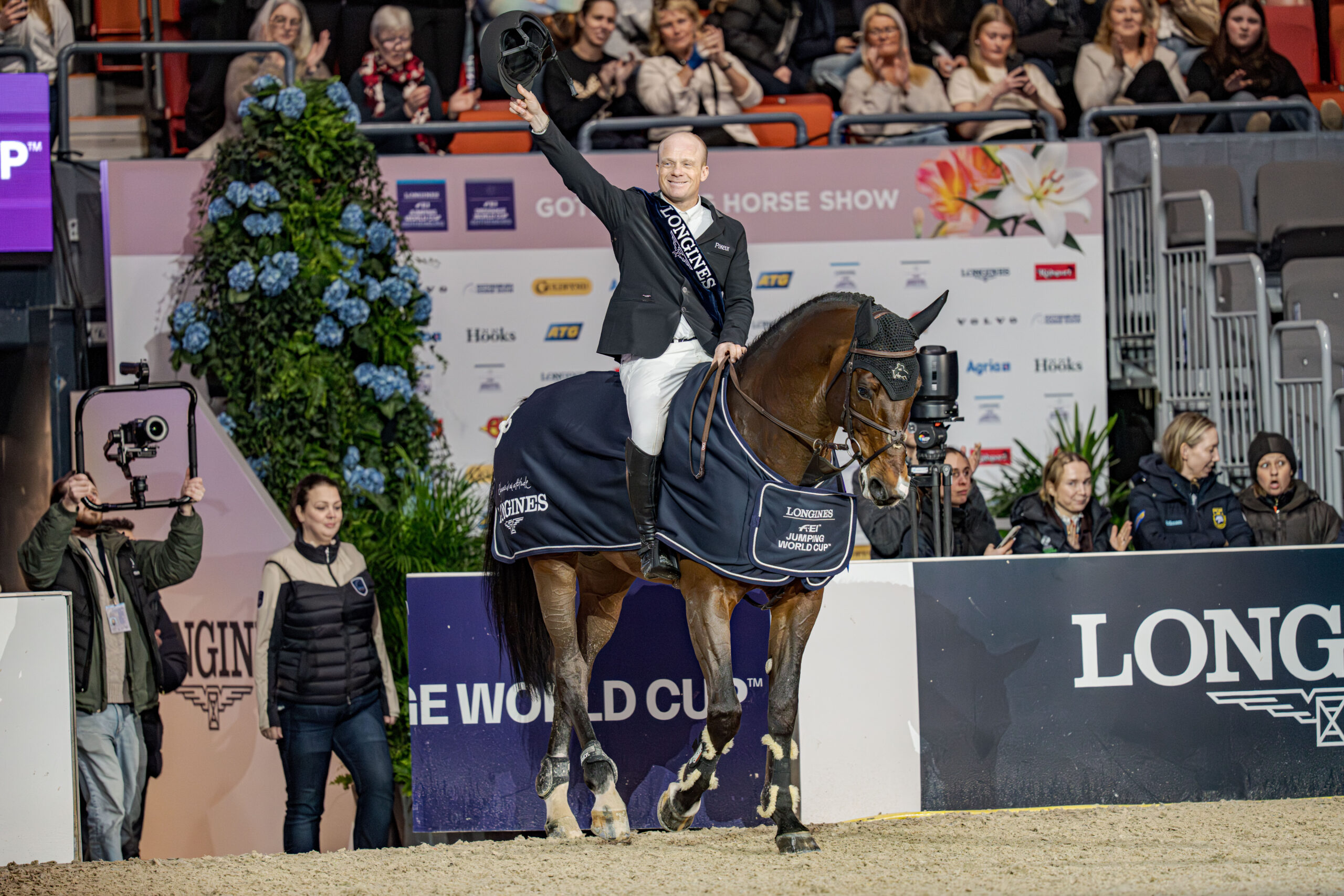 Für den 15-jährigen Grandorado war Göteborg der erste Fünf-Sterne-Sieg – für seinen Ausbilder und Reiter Willem Greve ein Grund, stolz zu sein. Foto: FEI/Kim C. Lundin