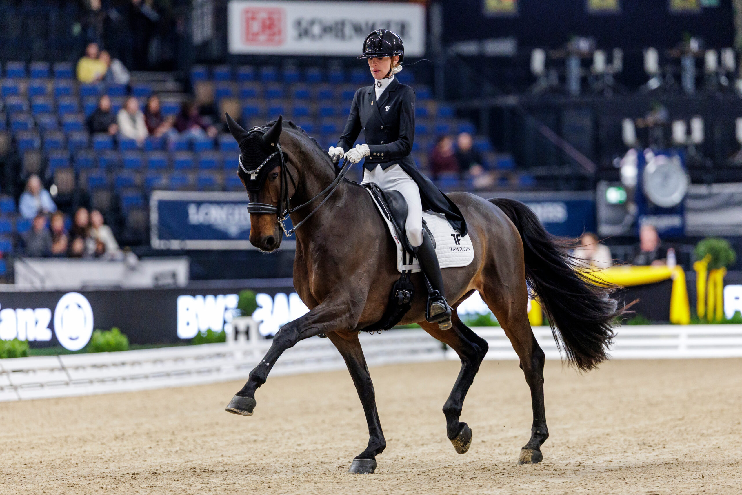Australiens Simone Pearce mit neuem Pferd zurück im Geschäft