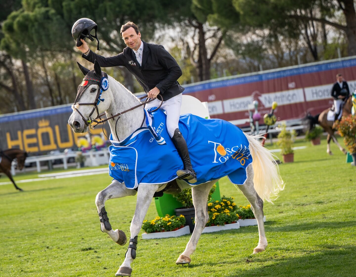 Gerrit Nieberg and his Queen in front in Arezzo