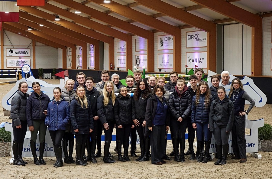 The candidates for the Young Riders Academy 2026, eleven of whom were ultimately selected, with the team. Photo: YRA 