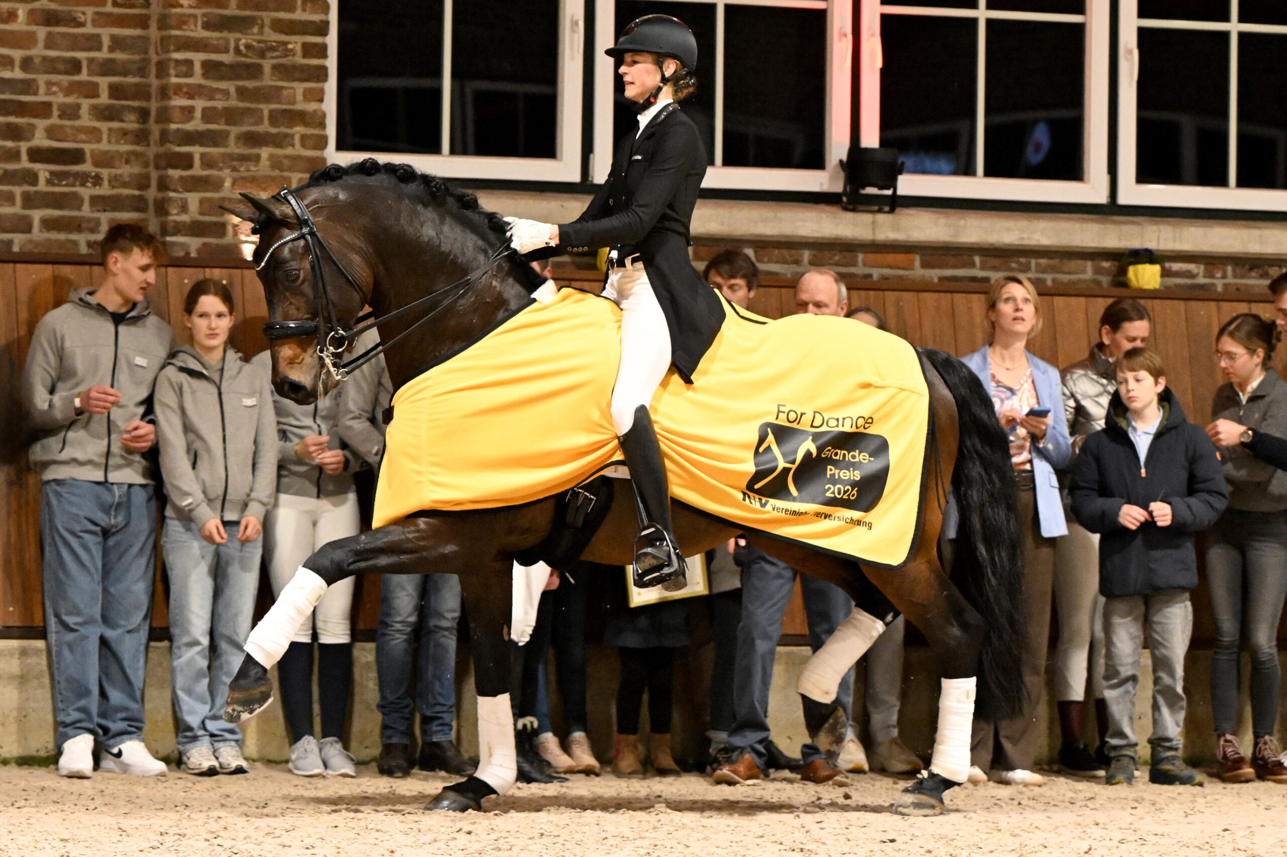 For Dance mit Ninja Sosath bei der Hengstschau der Station Sosath. Foto: Kiki Beelitz