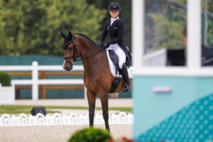 Julia Krajewski und ihr Kader-Newcomer mit Start-Ziel-Sieg zum Saisonauftakt