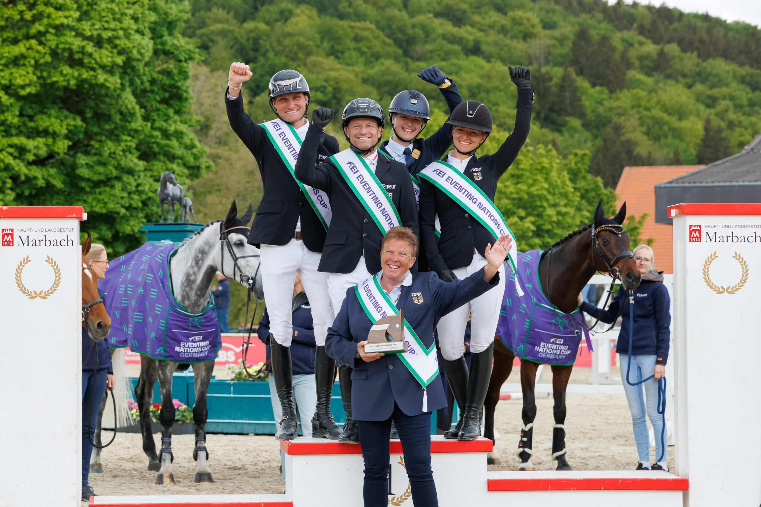 Great joy for (from left) Ben Leuwer, Michael Jung, Libussa Lübbeke and Julia Krajewski, in the foreground team manager Dr. Annette Wyrwoll, at the Nations Cup victory in Marbach 2026. Photo: FEI/Libby Law 