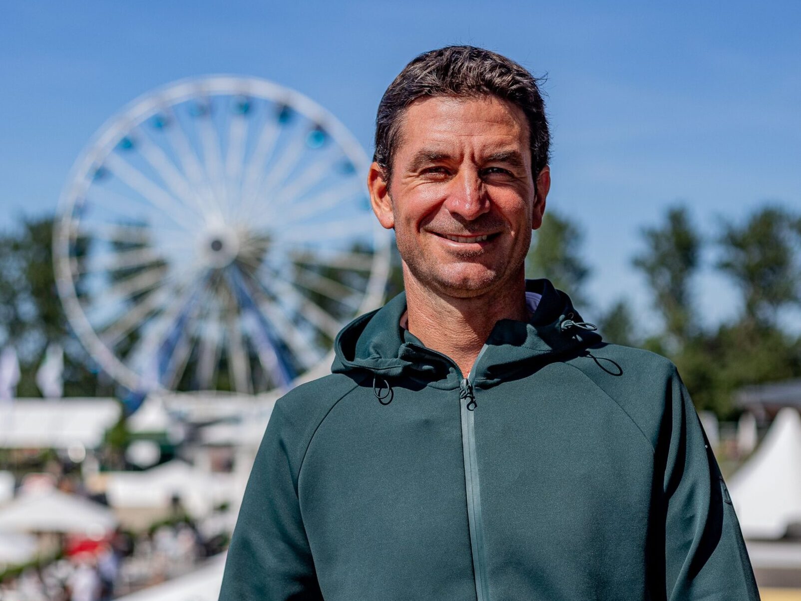 Olympiasieger Steve Guerdat ist mir vier Pferden zur DKB Pferdewoche in Hohen Wieschendorf angereist. Foto: Pauline Ullmann-Davis