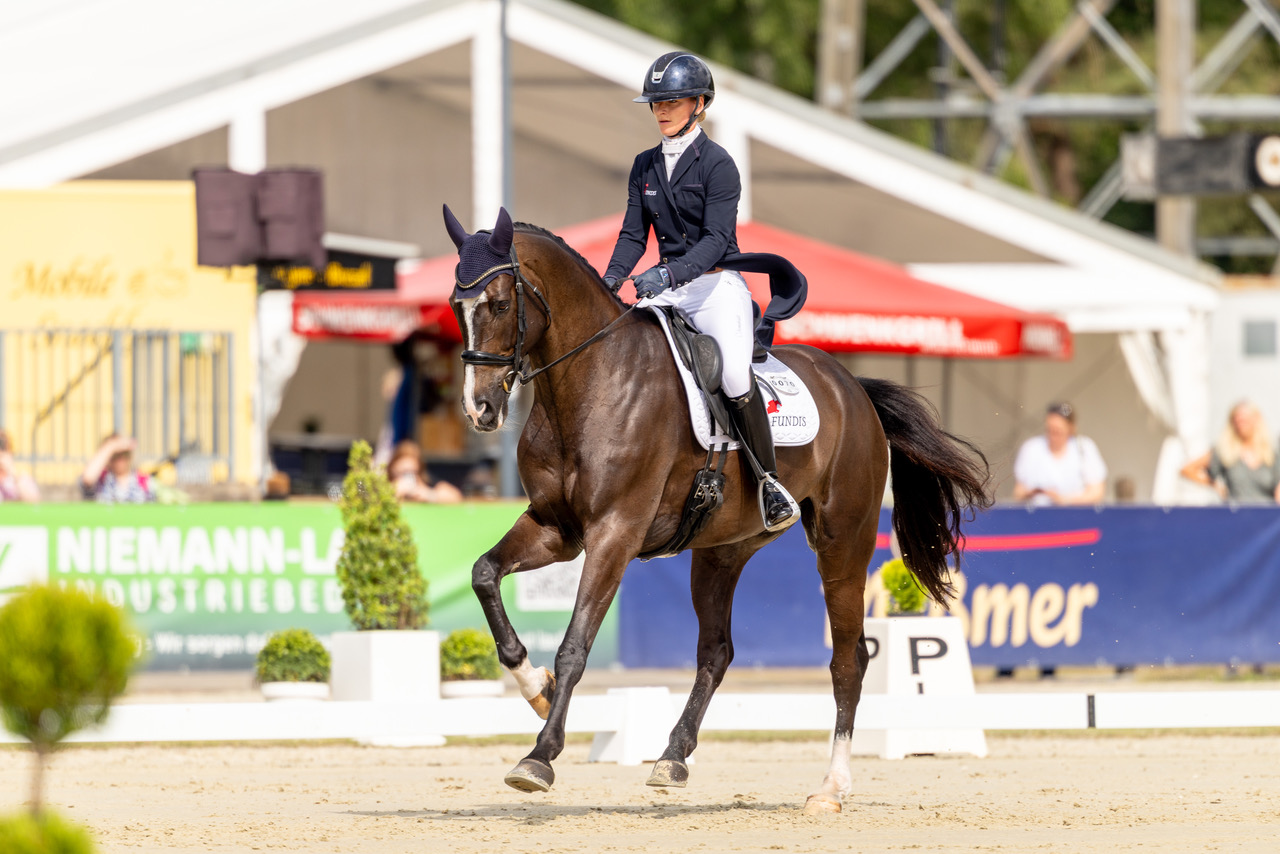 Julia Krajewski nach Dressur-Tag 1 in Luhmühlen vorne in CCI4*-S