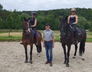 Hubertus Schmidt steht wieder in der Reitbahn