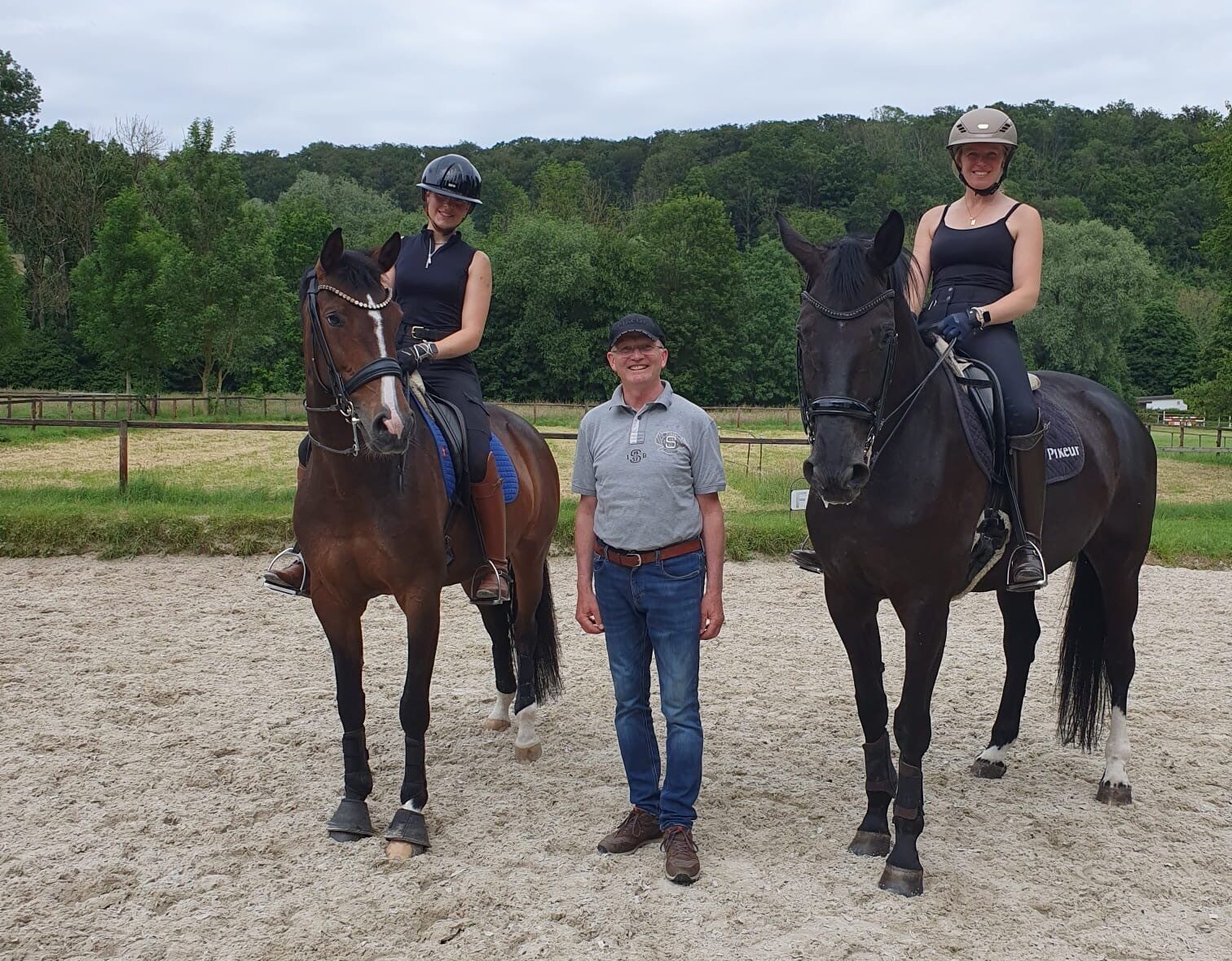 Hubertus Schmidt steht wieder in der Reitbahn
