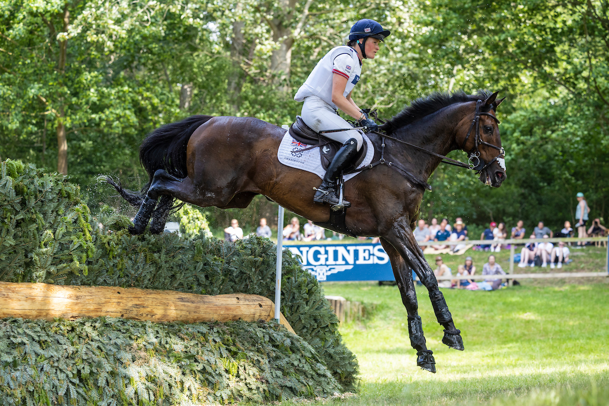 Bobby Upton führt im CCI4*-L in Bramham, ein Pferd erleidet Herzattacke