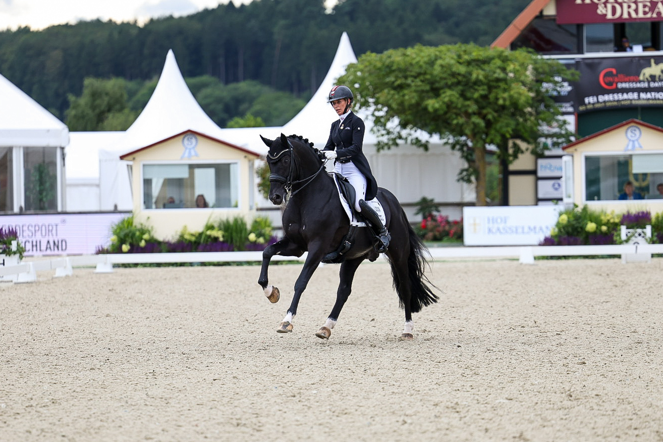 Full speed ahead with Total Hope and Isabel Freese at a gallop. Photo: Romina Hubernagel