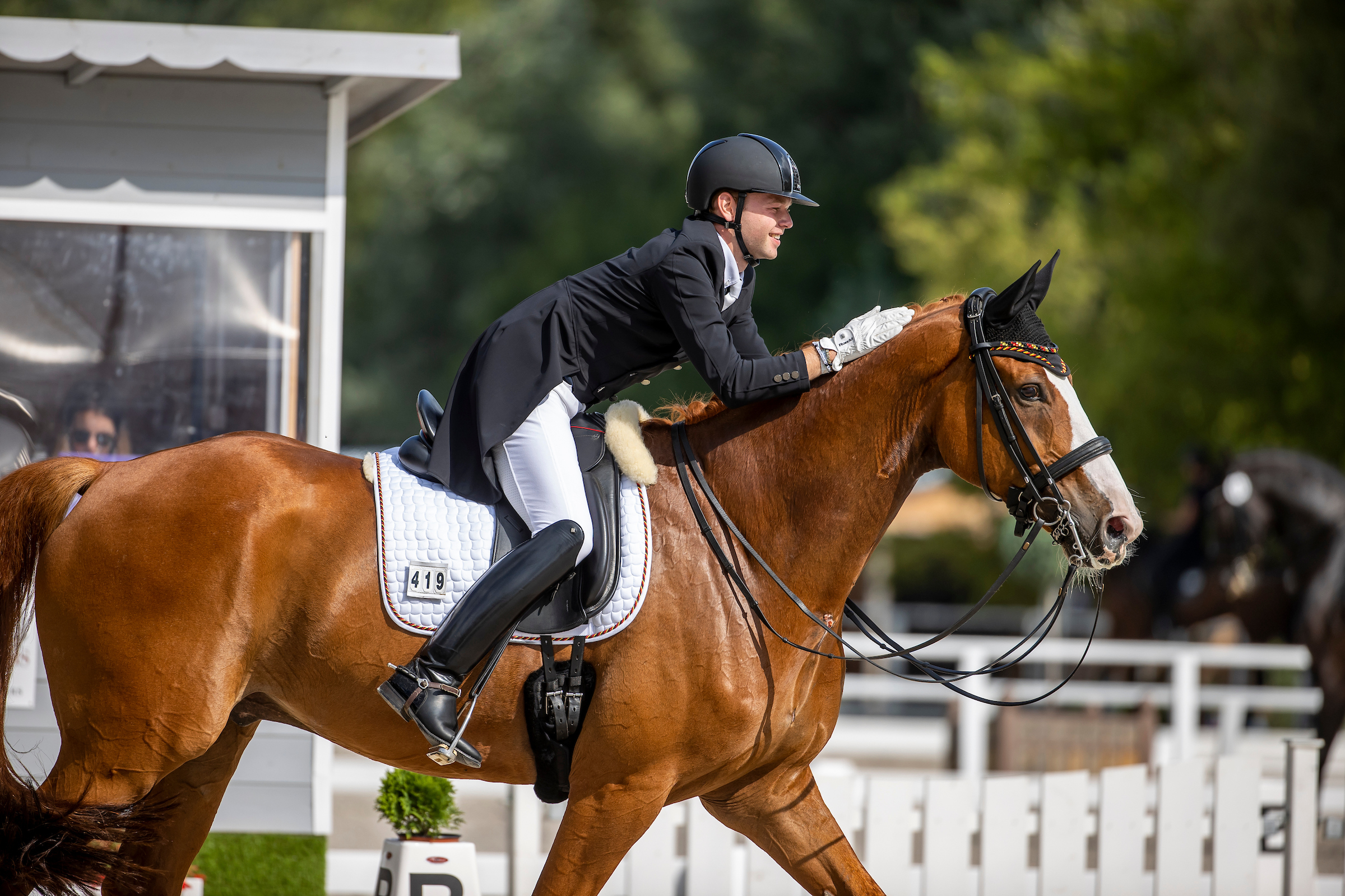 Raphael Netz und Lacoste nach dem Ritt zur ersten Einzelmedaille bei der U25-EM 2020. Foto: sportfotos-lafrentz.de