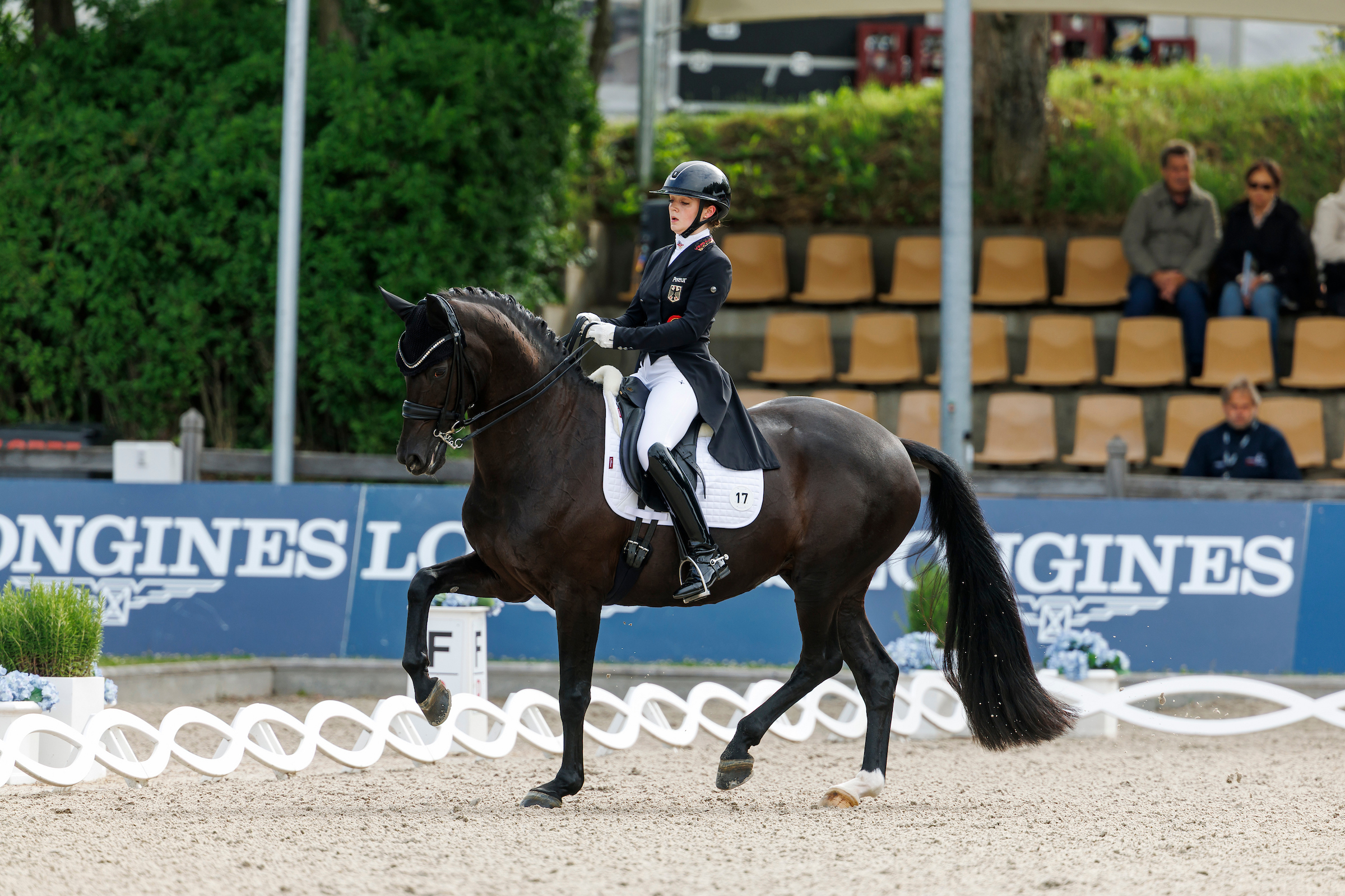 U25-EM Gold für Rose Oatly, Silber für Julie Sofie Schmitz-Heinen bei den Jungen Reitern