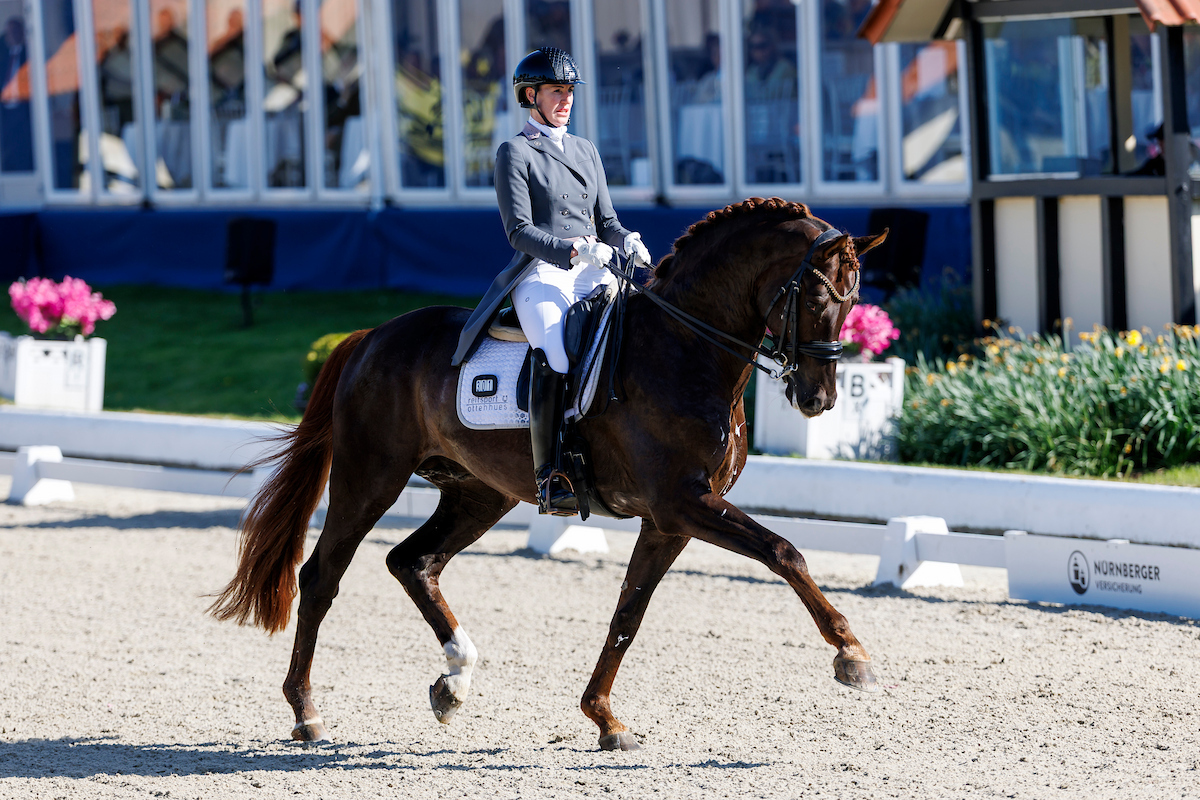 Bernadette Brune und San to Alati fahren von Elmlohe zum Nürnberger Burg-Pokal