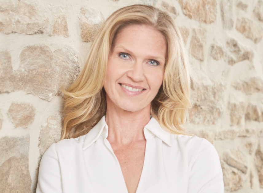 Kerstin von Linden ist Journalistin und Buchautorin, arbeitet unter anderem für den WDR und enagagiert sich ehrenamtlich für das Deutsche Kuratorium für Therapeutisches reiten (DKThR). Foto: kerstinvonderlinden.de