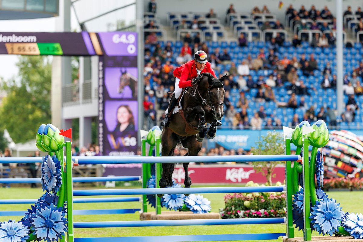Daniel Deußer and Otello de Guldenboom finished in the top 5 in the first qualifying round of the World Show Jumping Championships. Photo: sportfotos-lafrentz.de