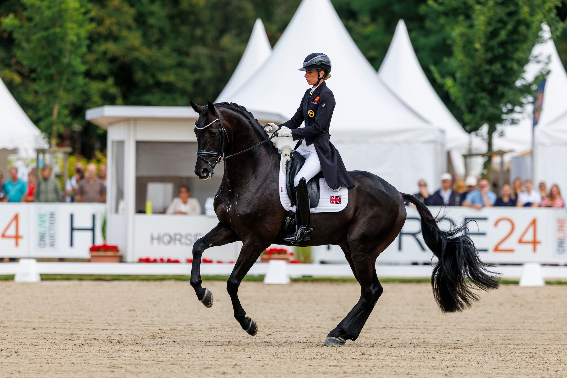 Charlotte Dujardin und Secret Agent, einer von sieben (!) Secret-Nachkommen in der Qualifikation der Siebenjährigen.
Foto: Sportfotos-lafrentz.de