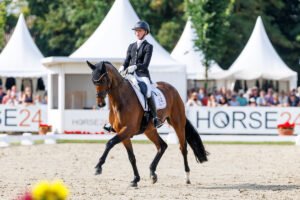 Bundeschampionat siebenjährige Dressurpferde: Felice klar in Pole Position