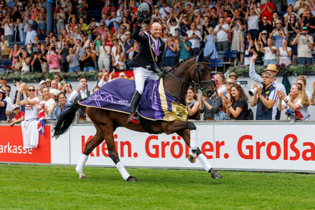 WM Aachen: Michael Jung ist Weltmeister, Deutschland gewinnt Silber hinter den Briten