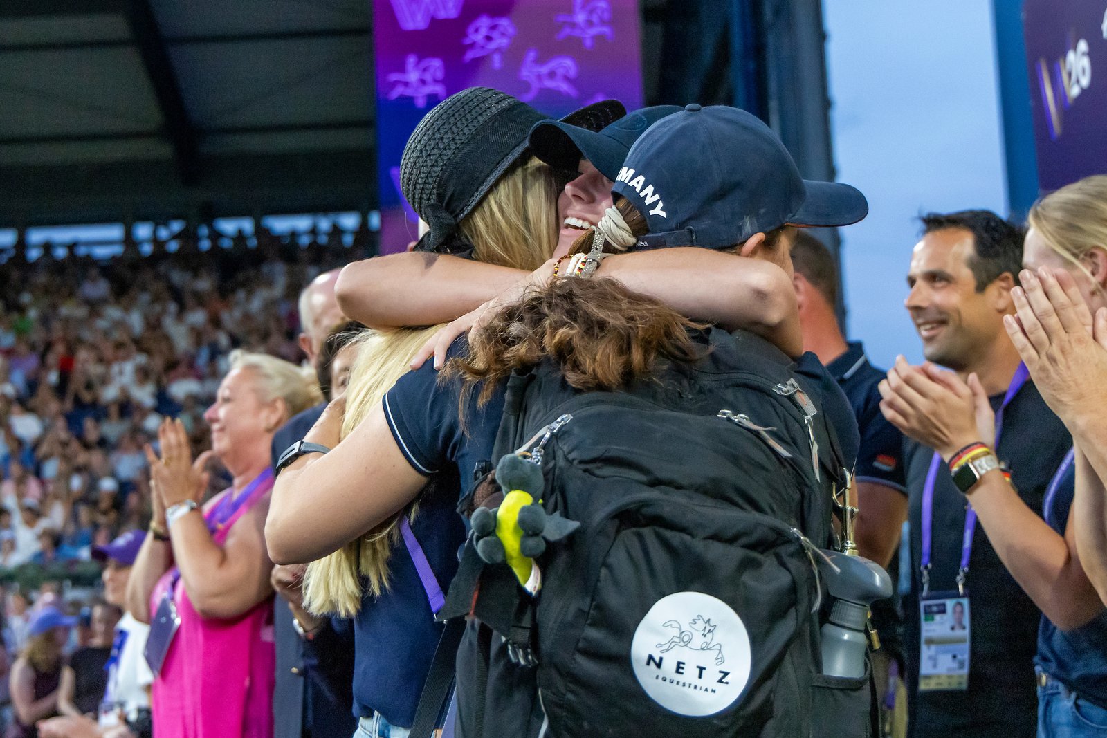 Große Freude beim Team Netz mit Pflegerin Nathalie Lutz, Besitzerin Sonja Krall und Freundin Selina Söder.
Foto: 