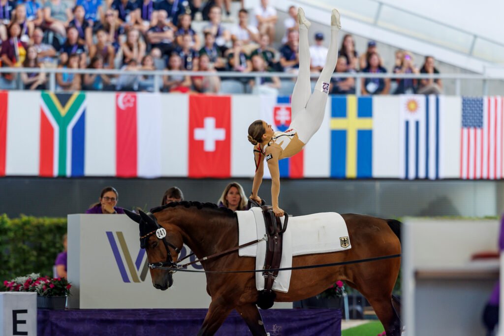 Zweimal Gold, einmal Silber, zweimal Bronze – WM Medaillenregen bei den Voltigierern