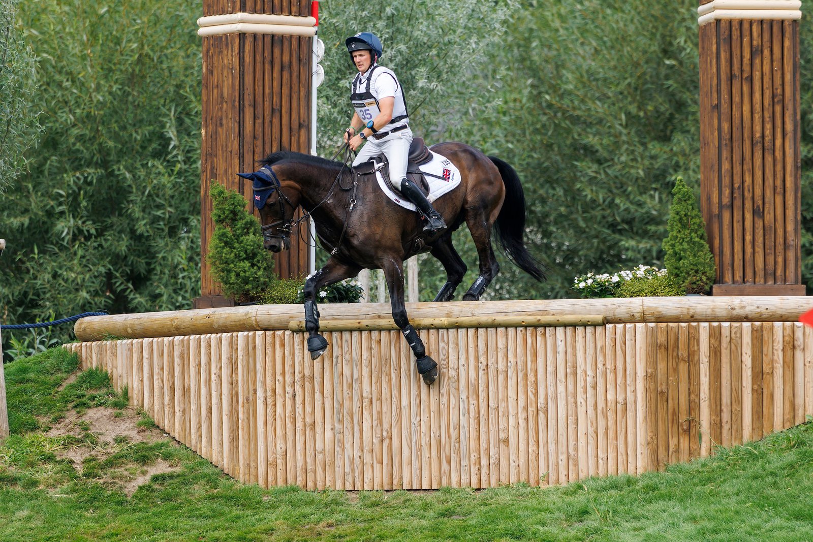 Tom McEwen und JL Dublin am Hindernis, das sonst die Normandie Bank ist. Foto: sportfotos-lafrentz.de