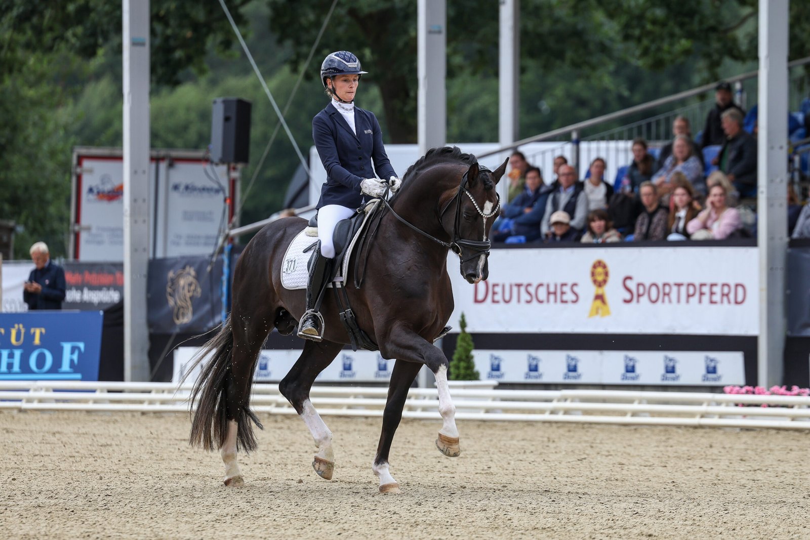 Sina Aringer und Pramwaldhof's Bonds in Gold.
Foto: Rebecca Thamm