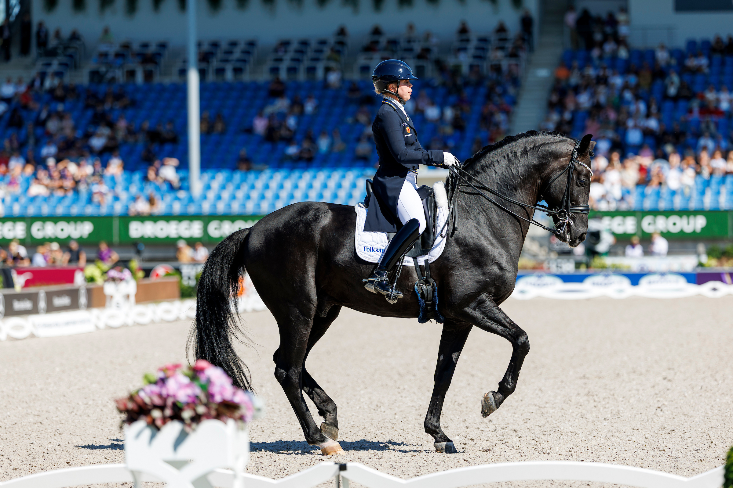 Theresa Nilshagen und Navarro. Foto: sportfotos-lafrentz.de