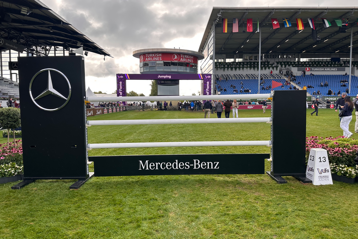 One last 1.60-meter jump, and we're home. The horses have their eyes on the finish line. So once again: Stay focused!