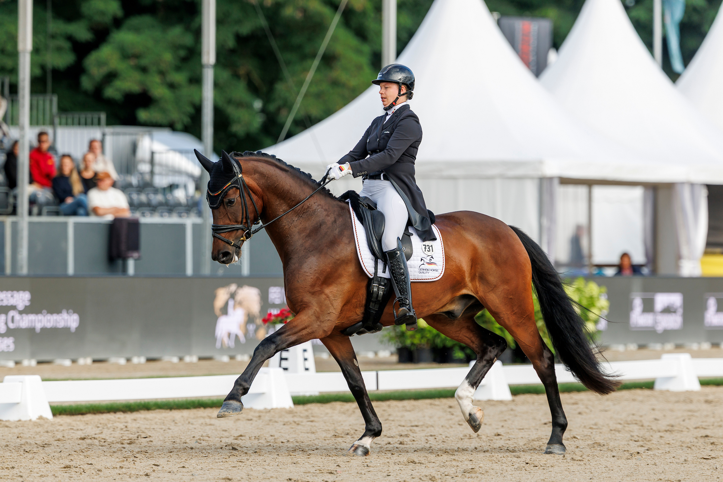 Ann-Christin Wienkamp und Schatzmeister MZ OLD. Foto: Sportfotos-lafrentz.de