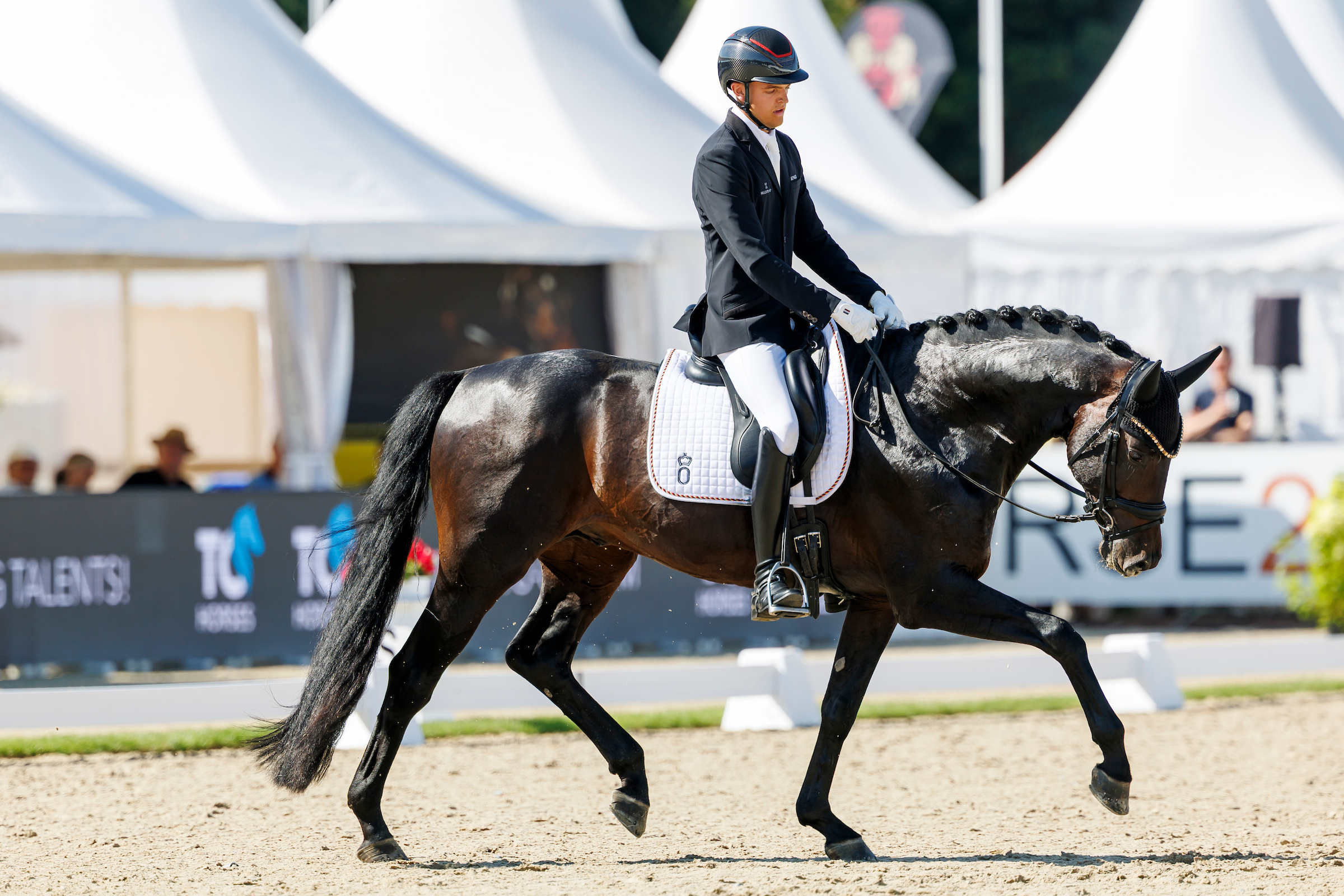 Alexander Yde Helgstrand and Global Amour OLD. Photo: sportfotos-lafrentz.de