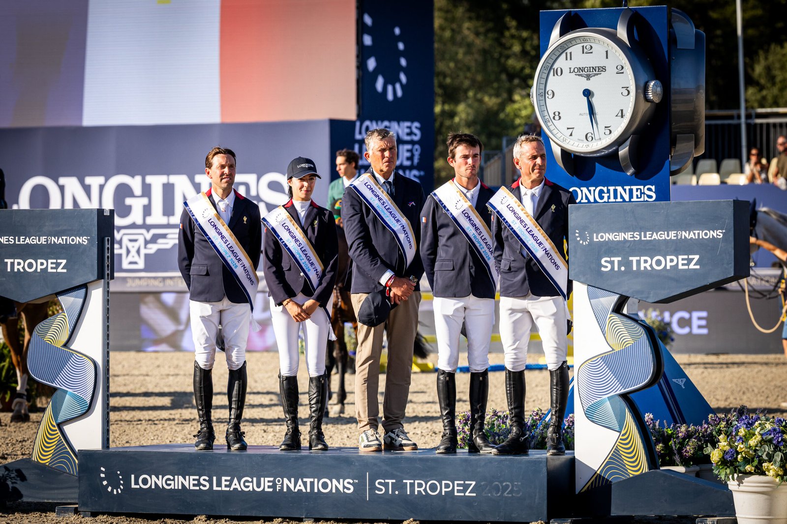 Dieses Gefühl, wenn deine Nationalhymne vor heimischem Publikum ertönt – League of Nations-Sieg in St. Tropez für Frankreich.
Foto: FEI/Massimo Argenziano