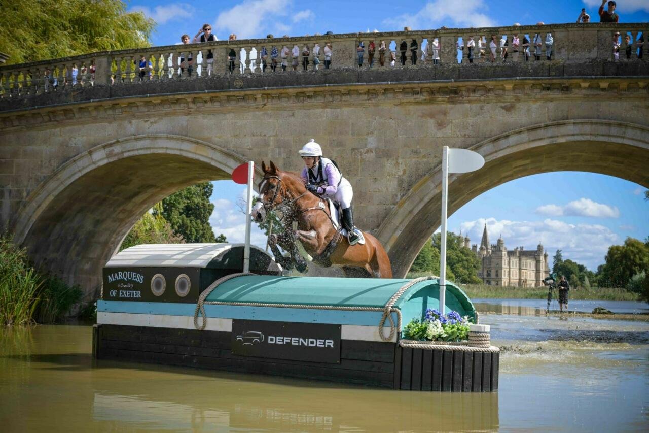 Gemma Stevens (GB) und Chilli Night haben das CCI5*-L Burghley 2026 gewonnen. Foto: Defender Burghley